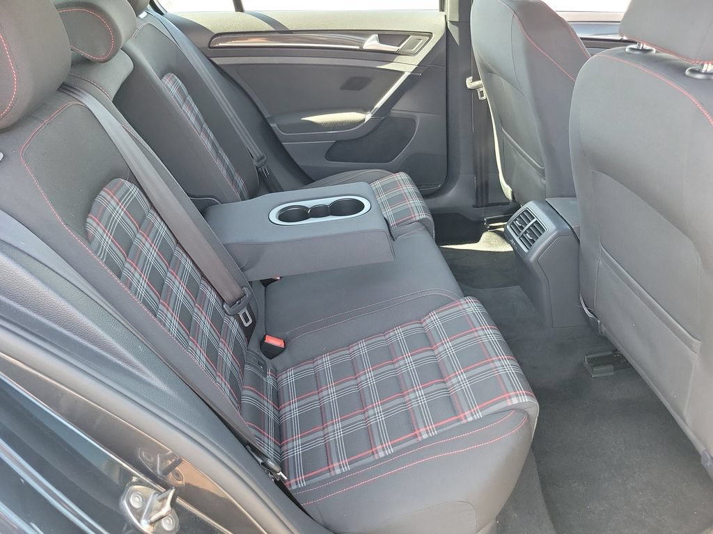 Used 2015 Volkswagen Golf 4-Door FWD image 21