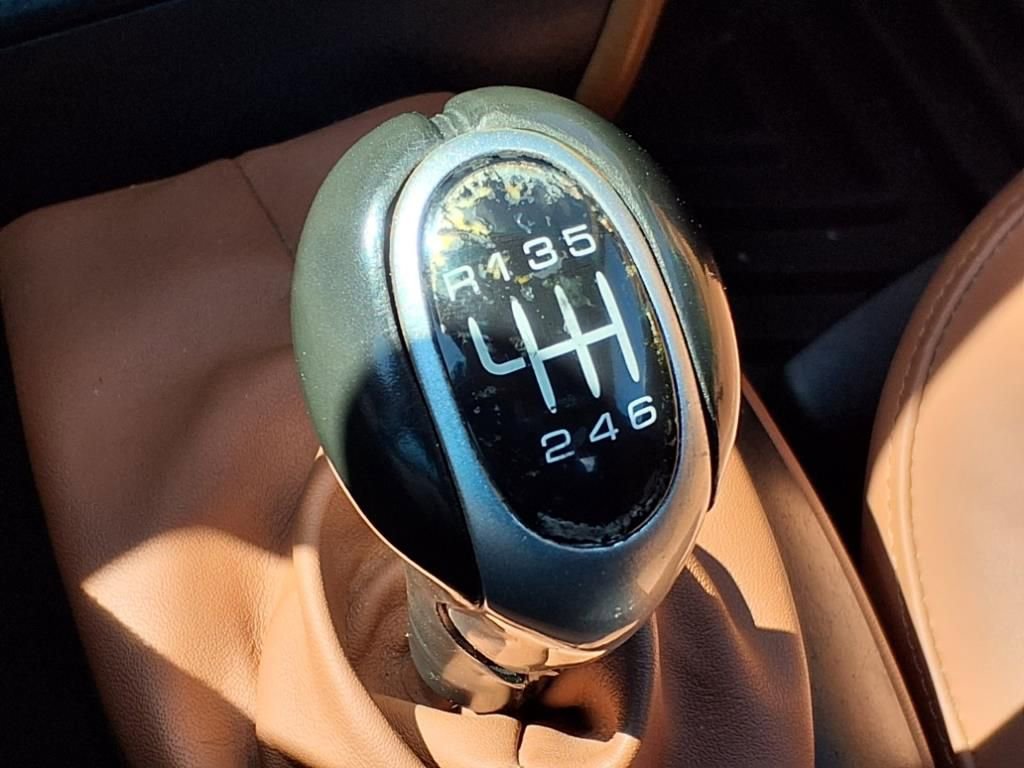 Used 2004 Porsche 911 Carrera 4S image 15