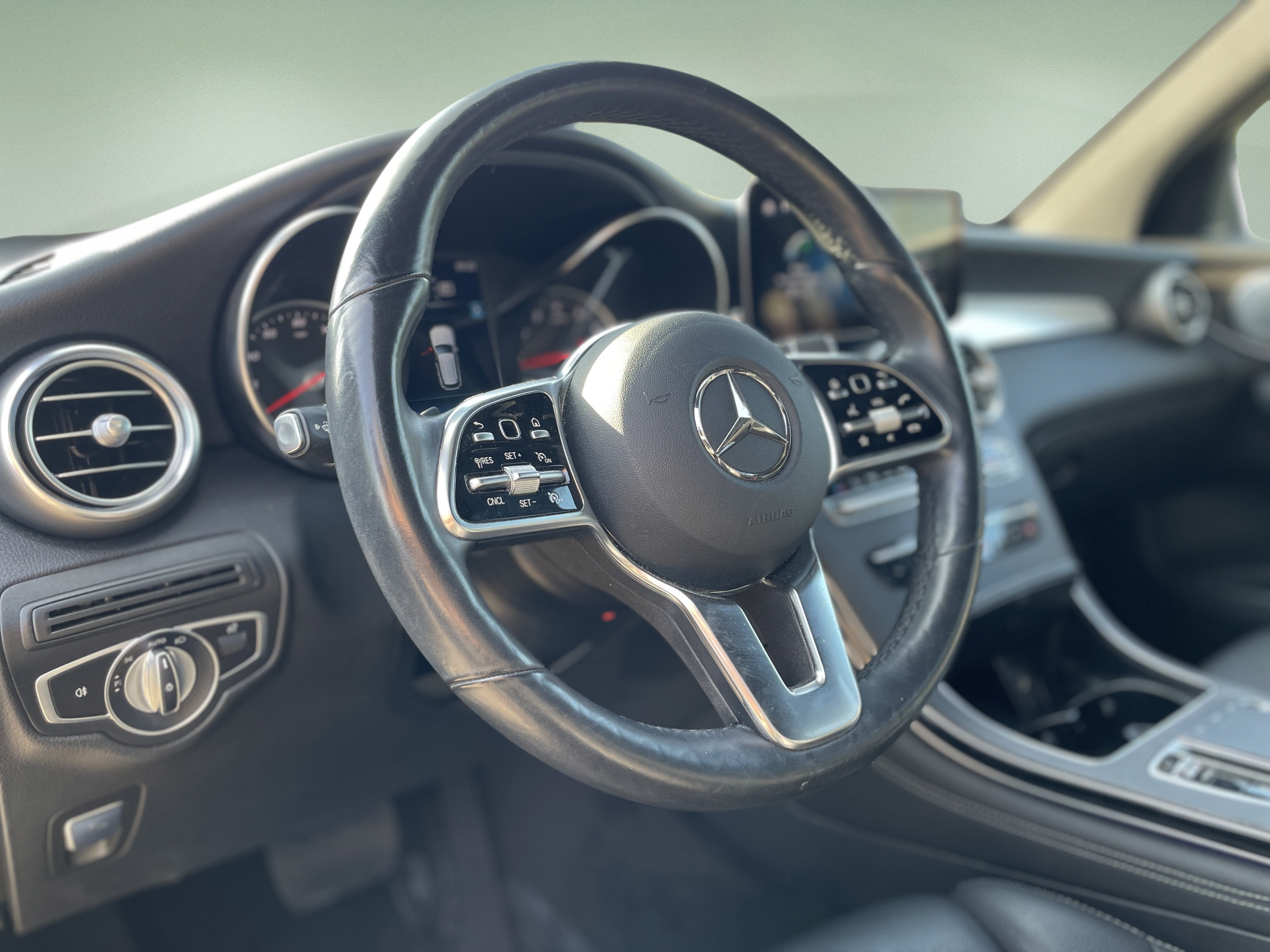 Used 2020 Mercedes-Benz GLC 300 4MATIC image 15