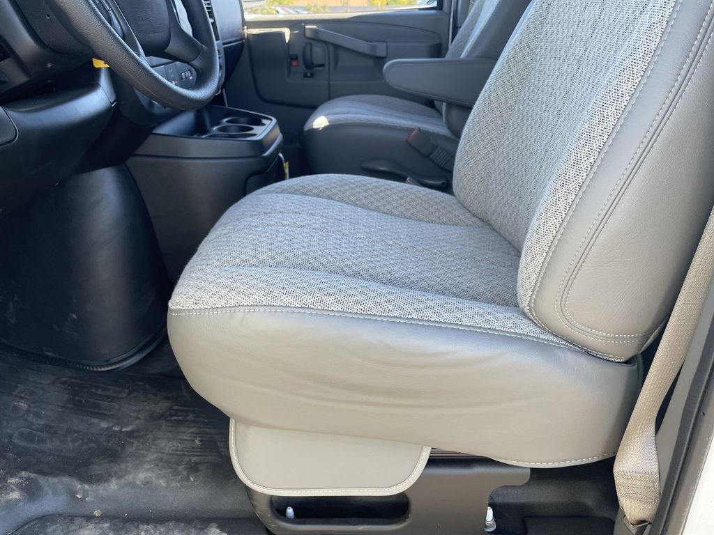 New 2025 GMC Savana 2500 Extended w/ Driver Convenience Package image 18