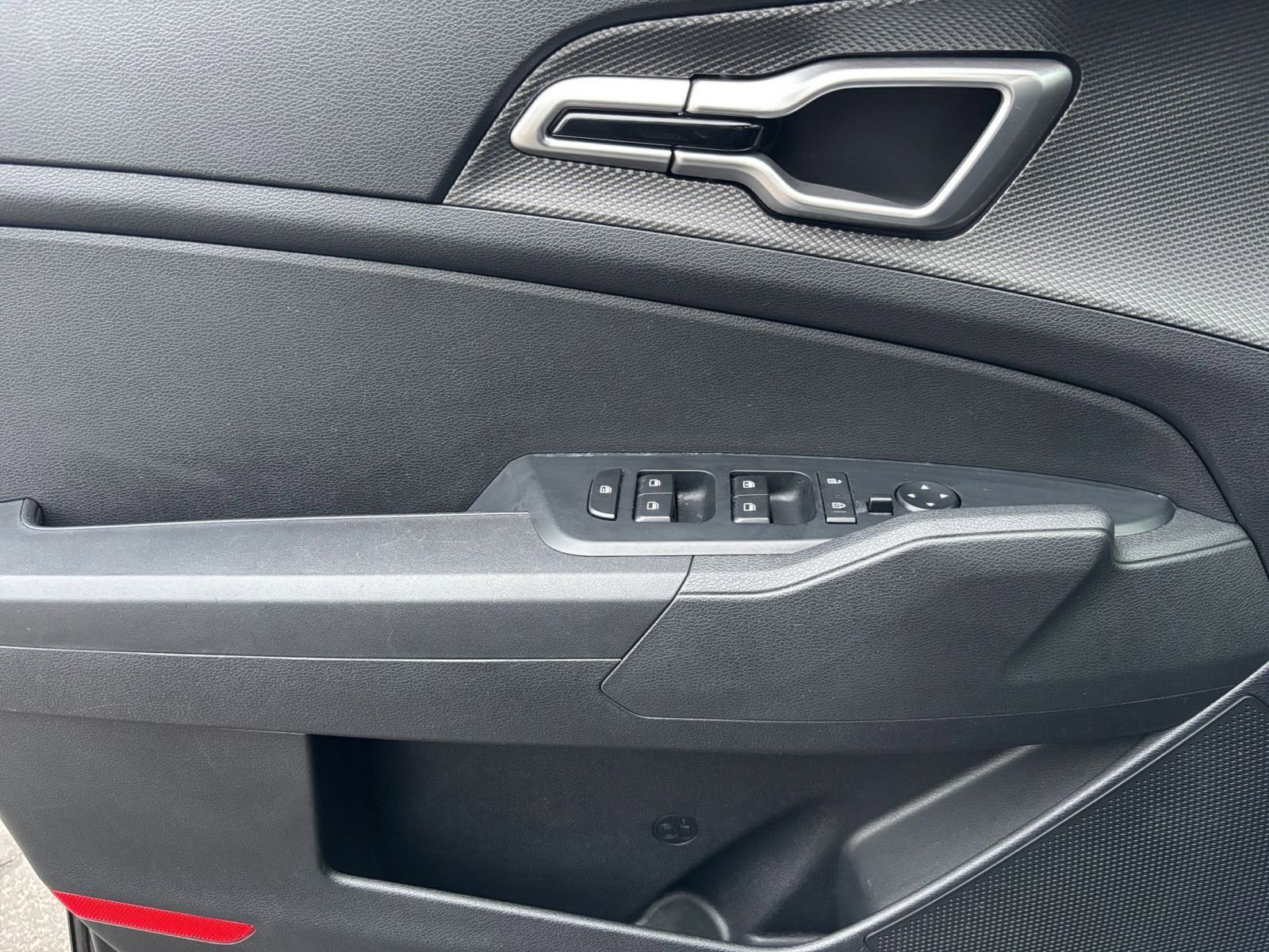 Used 2025 Kia Sportage LX image 20