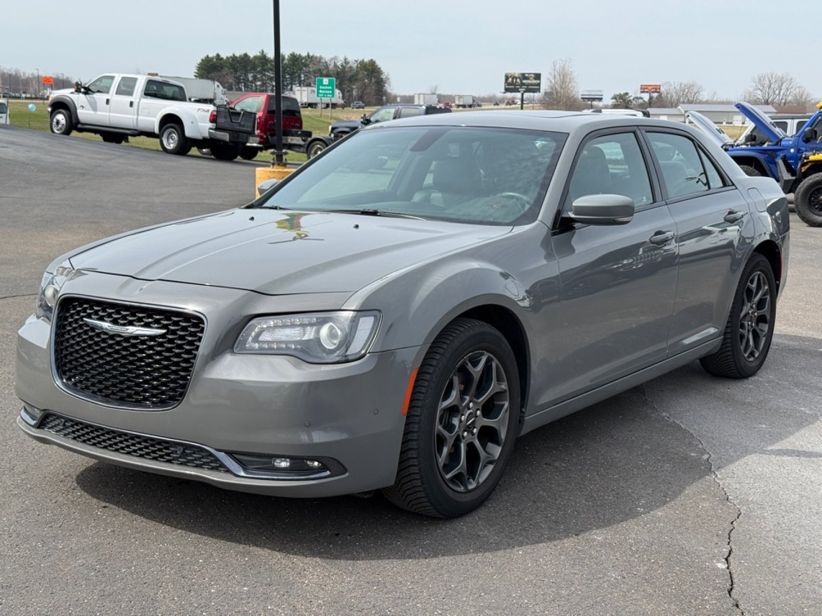 Used 2018 Chrysler 300 S w/ 300S Premium Group image 4