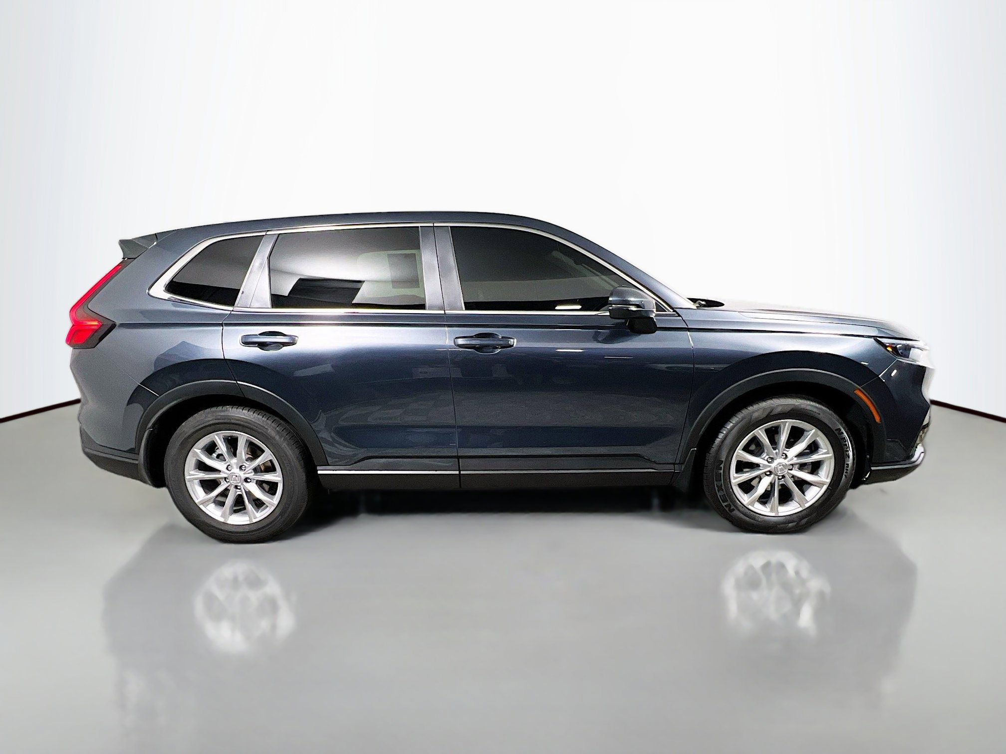 Used 2025 Honda CR-V EX-L image 3