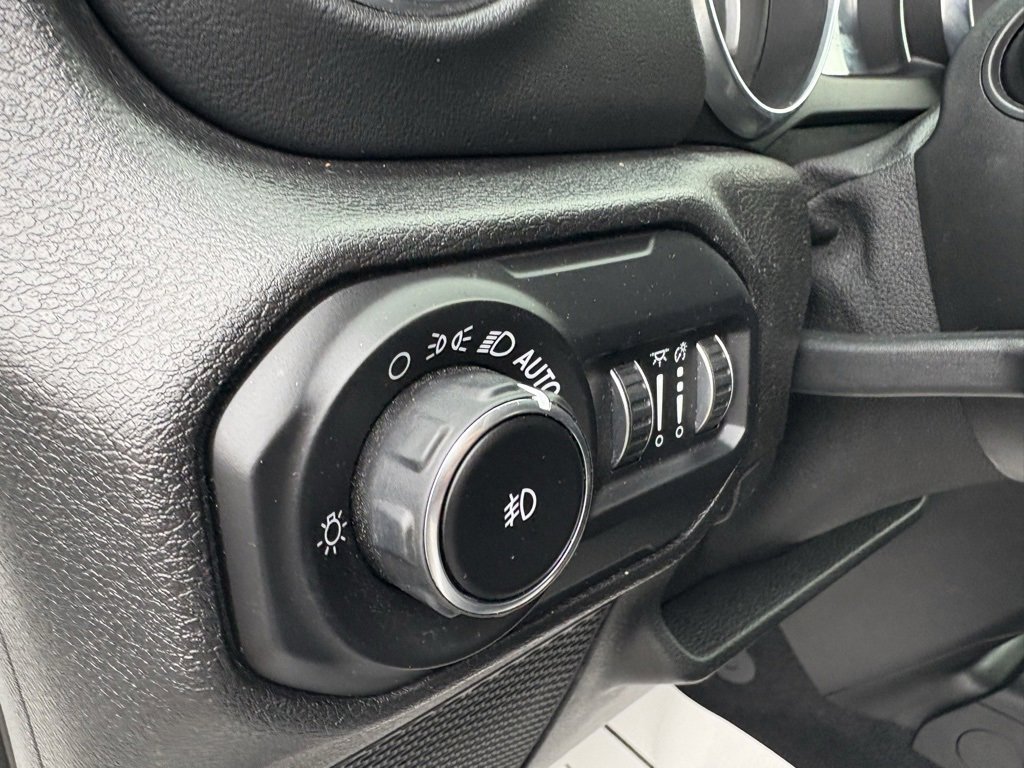 Used 2021 Jeep Wrangler Unlimited Sahara image 36