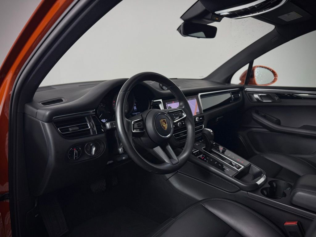 Certified 2022 Porsche Macan S AWD/4WD image 4