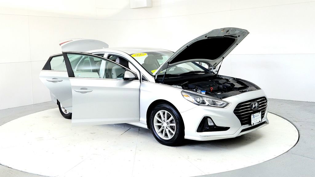 Used 2018 Hyundai Sonata SE w/ Cargo Package FWD image 12