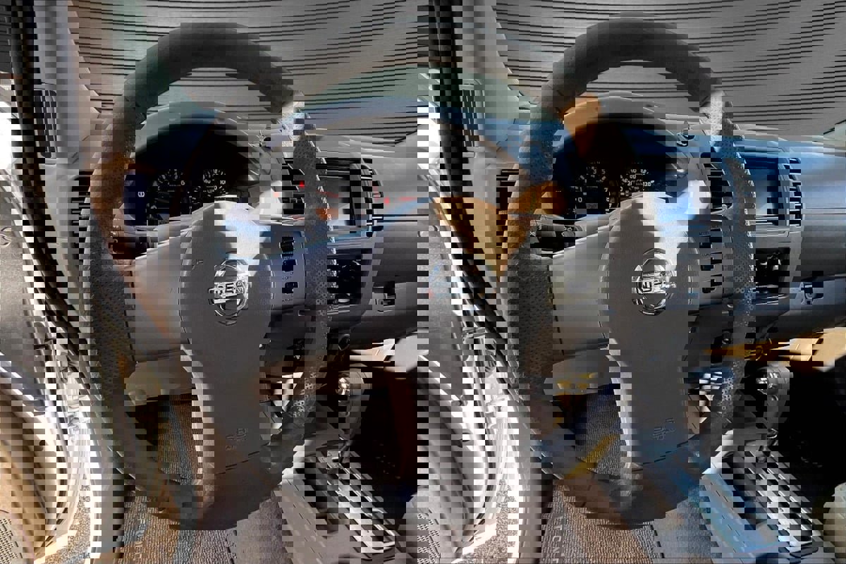 Used 2008 Nissan Frontier SE w/ SE Value Truck Pkg image 9