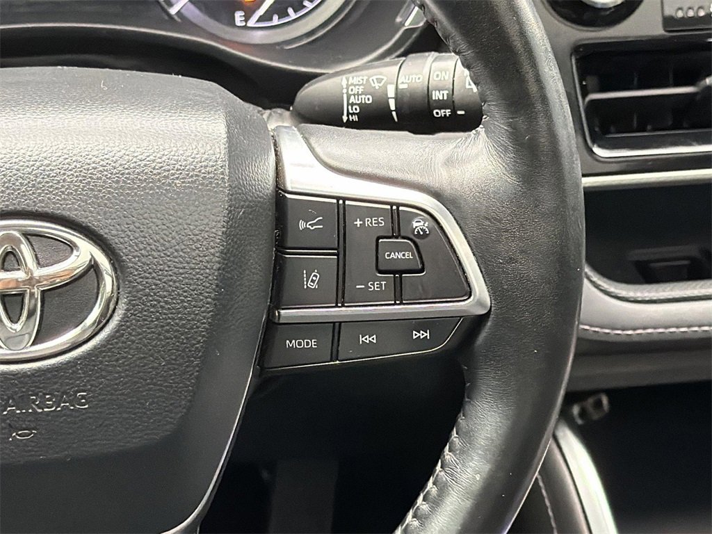 Used 2020 Toyota Highlander Platinum image 10