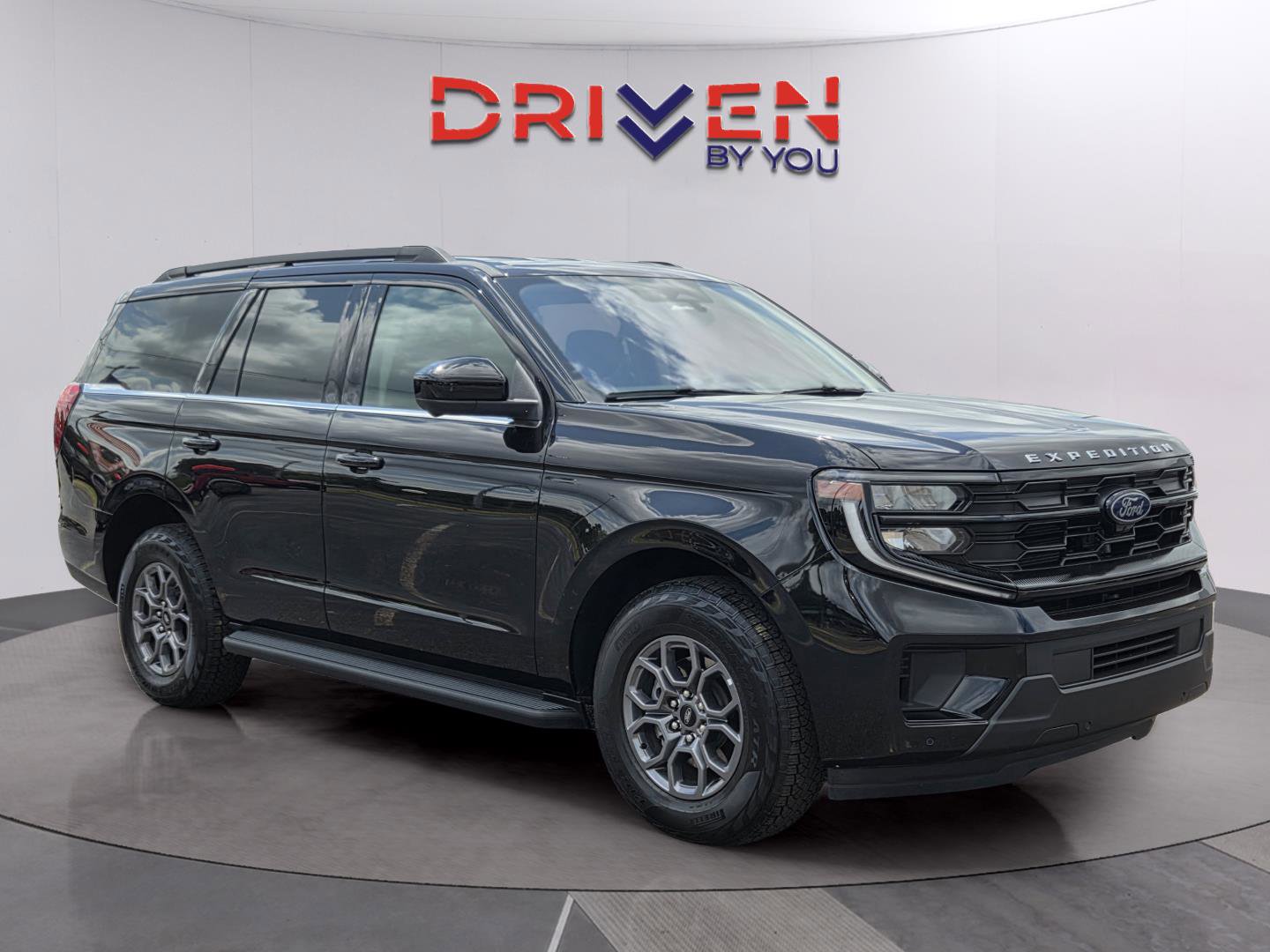 Used 2025 Ford Expedition Active RWD image 7