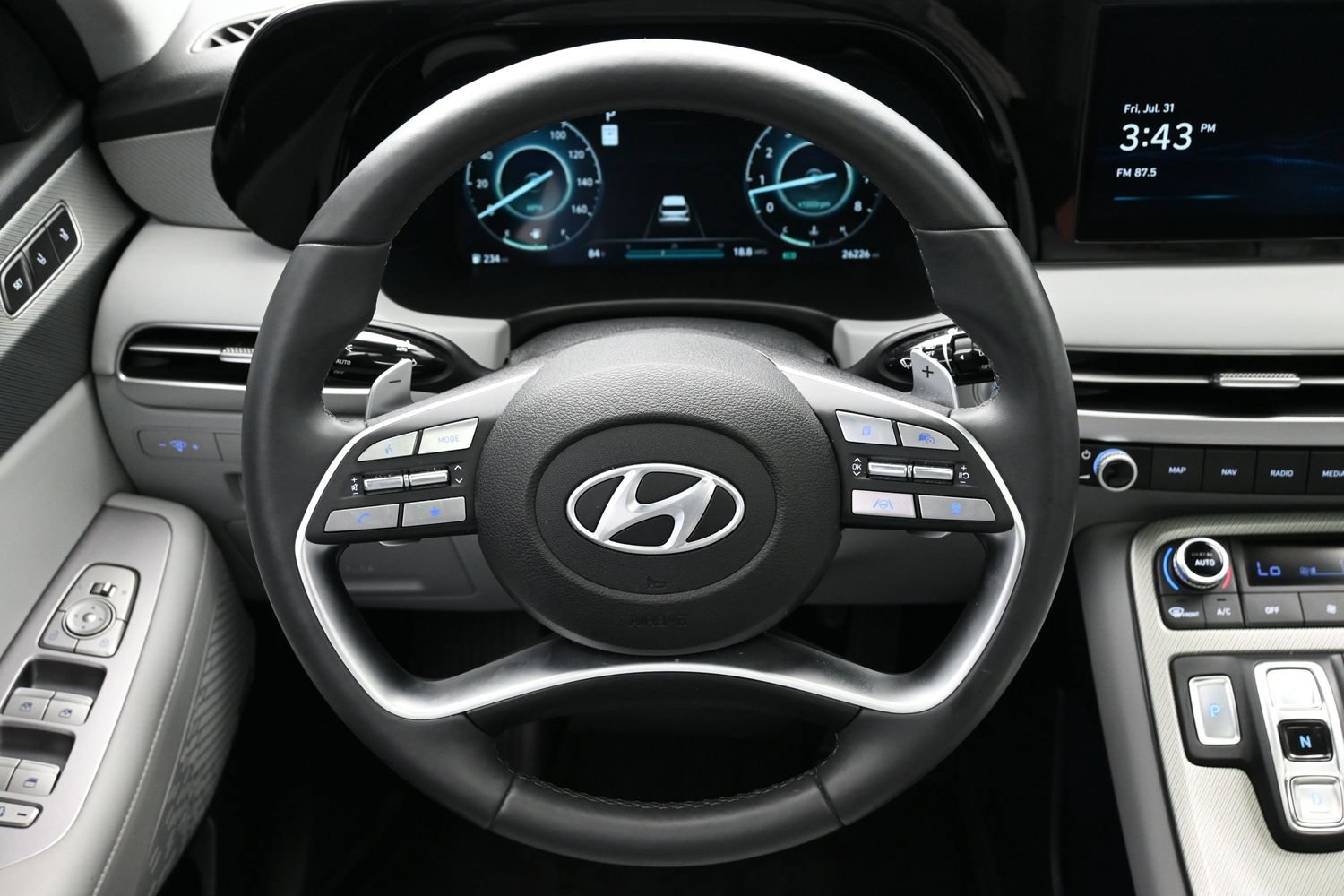 Used 2024 Hyundai Palisade SEL w/ Premium Package FWD image 15