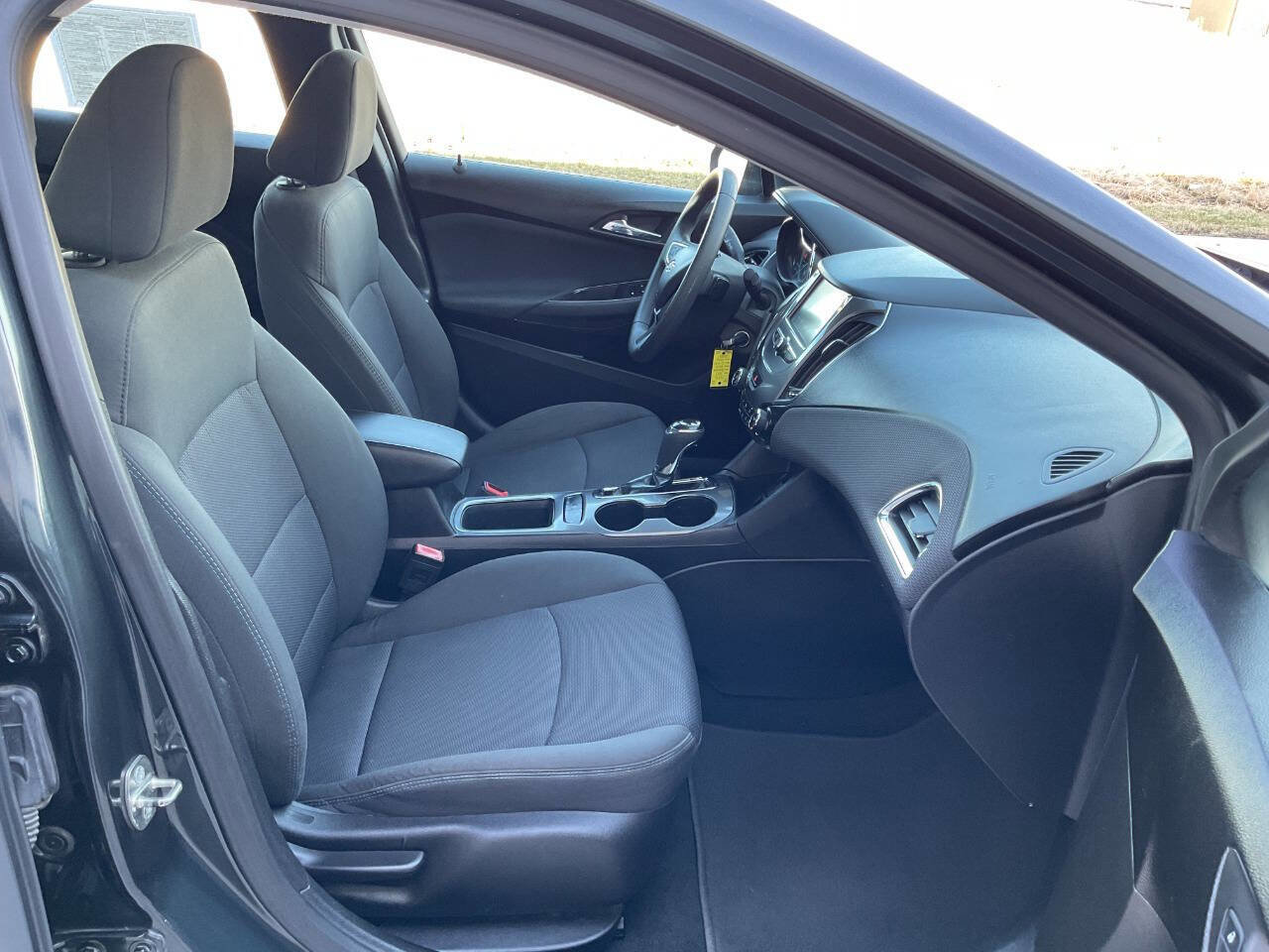 Used 2017 Chevrolet Cruze LT FWD image 37