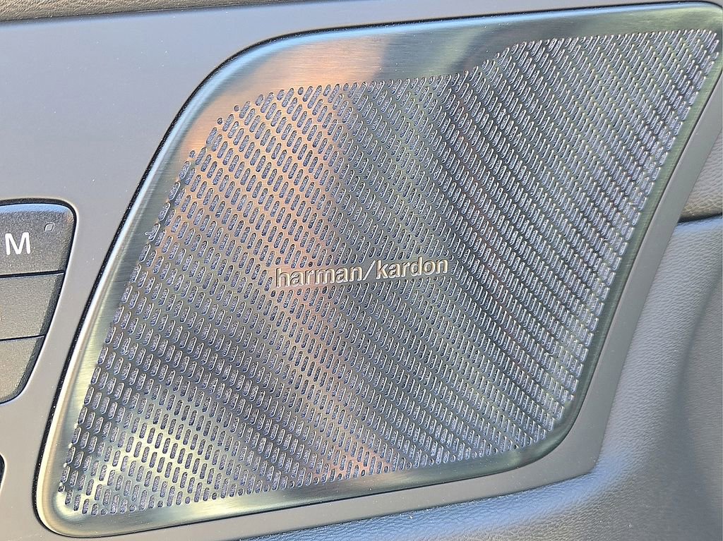 Used 2023 Volvo XC60 B6 Ultimate w/ Climate Package image 24