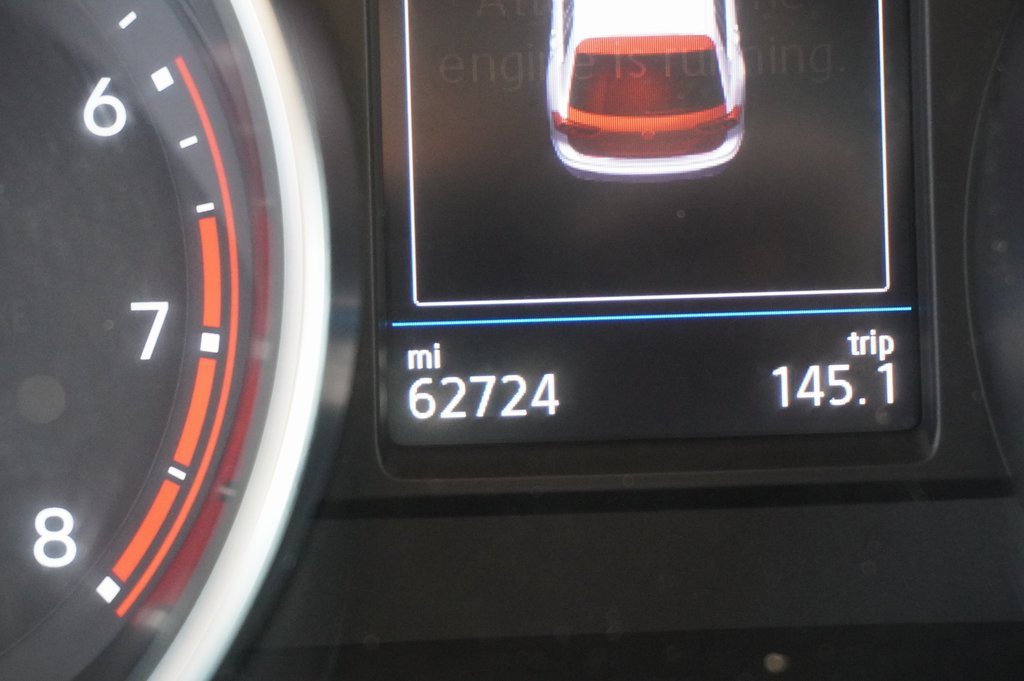 Used 2020 Volkswagen Tiguan SE w/ Panoramic Sunroof Package image 8