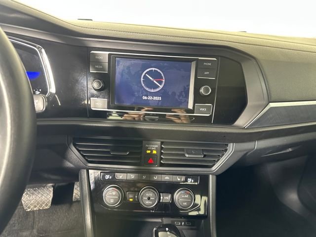 Used 2023 Volkswagen Jetta SE image 21