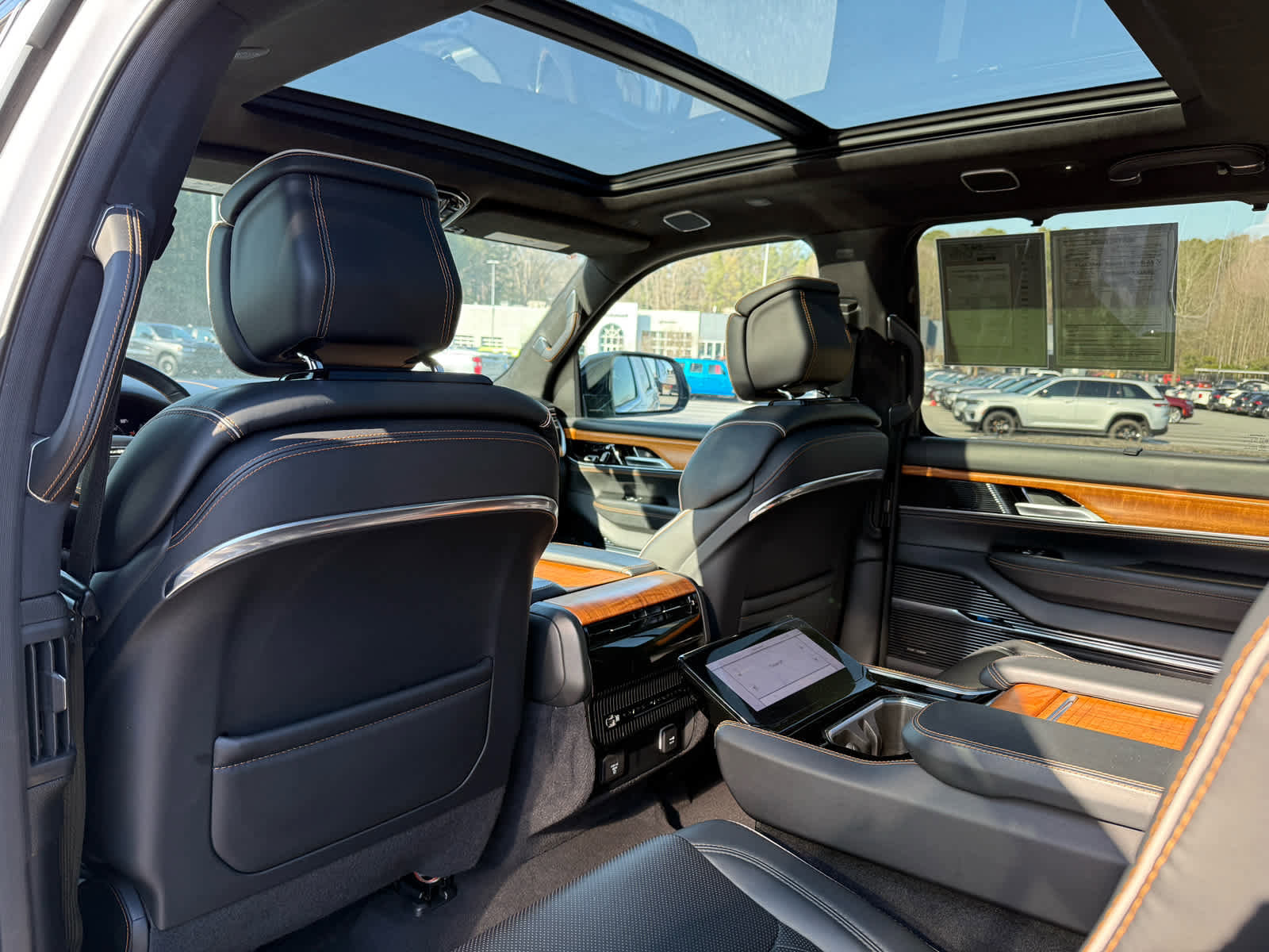 Used 2024 Jeep Grand Wagoneer L Series III image 28