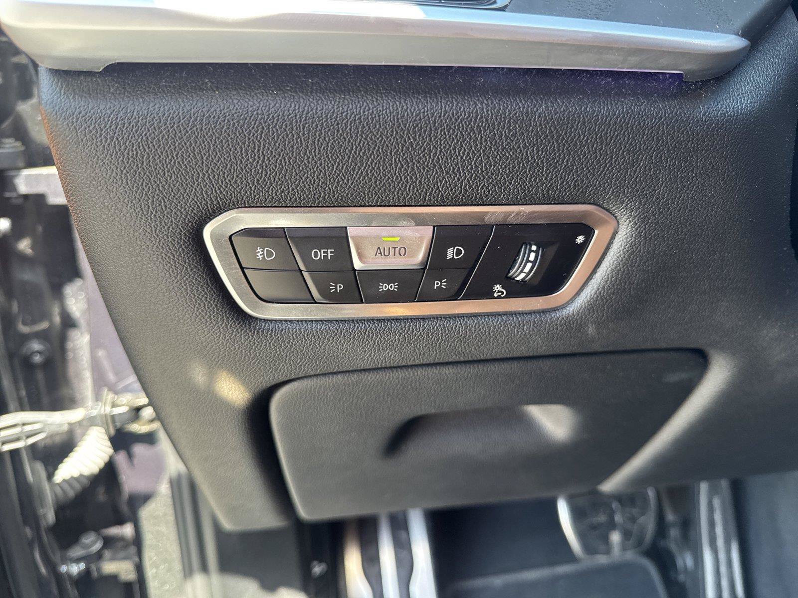 Used 2022 BMW X7 xDrive40i w/ M Sport Package AWD/4WD image 14