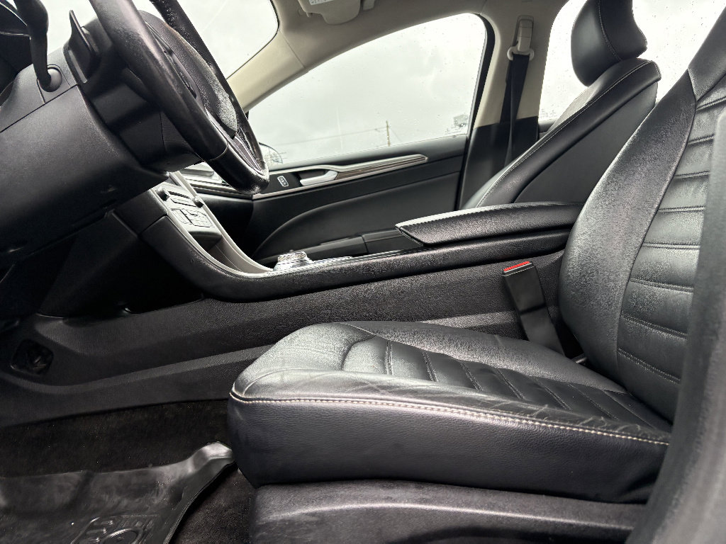 Used 2017 Ford Fusion SE w/ Equipment Group 202A image 15