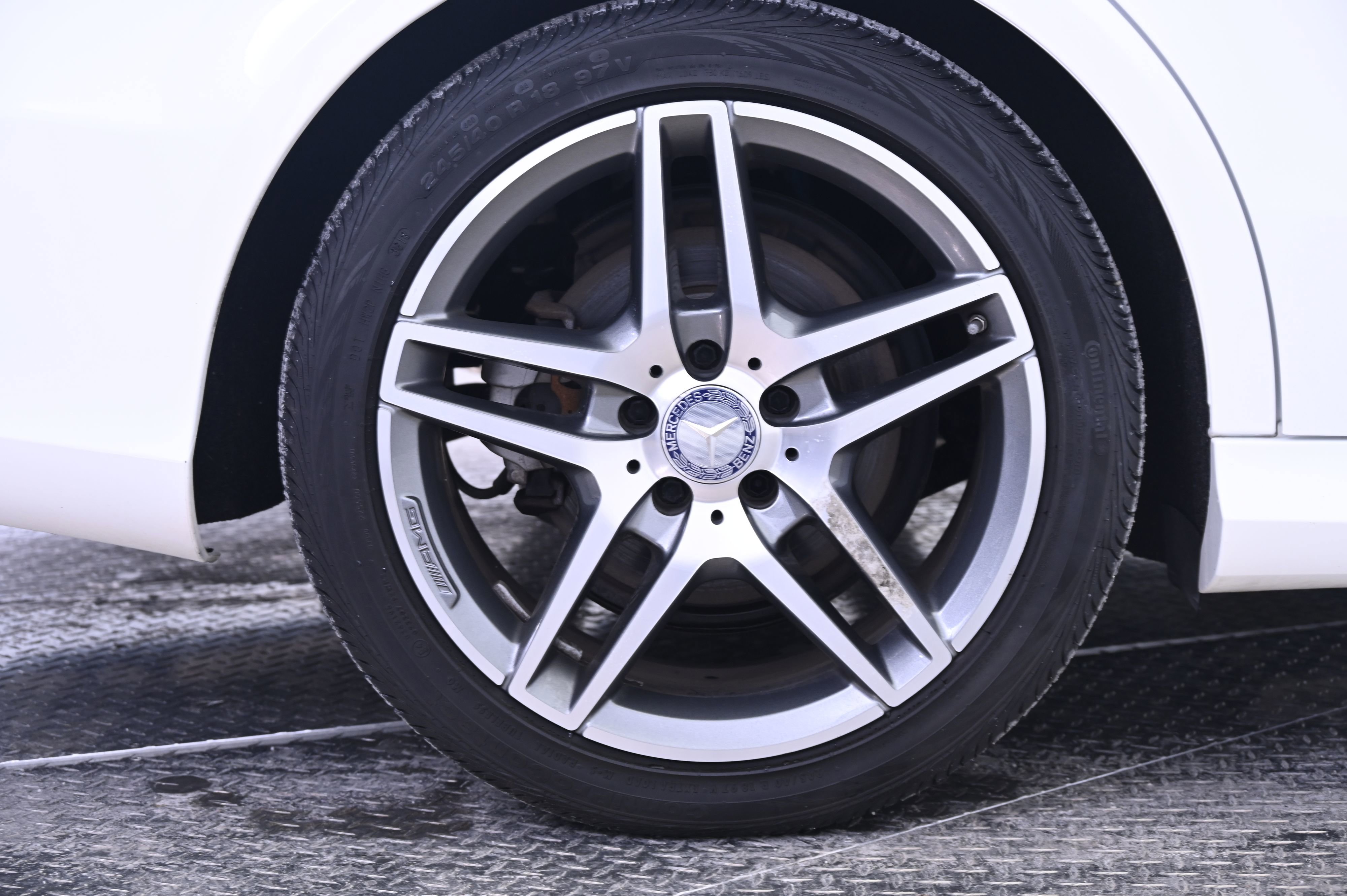 Used 2015 Mercedes-Benz E 400 4MATIC Sedan image 13