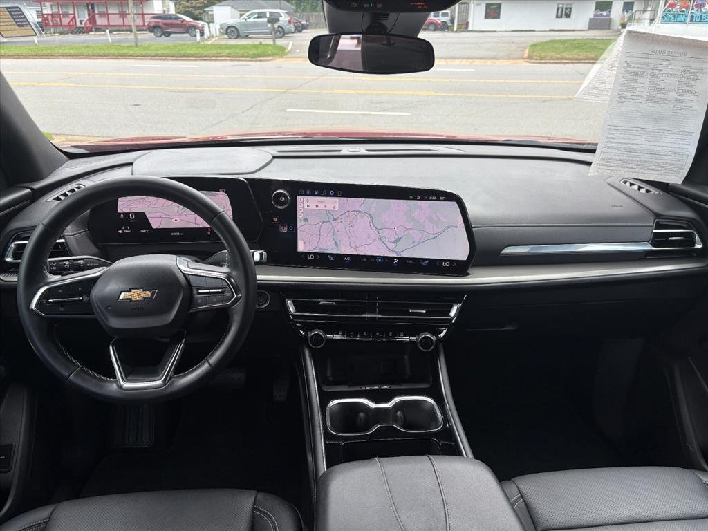 Used 2025 Chevrolet Traverse LT w/ Driver Confidence Package AWD/4WD image 6