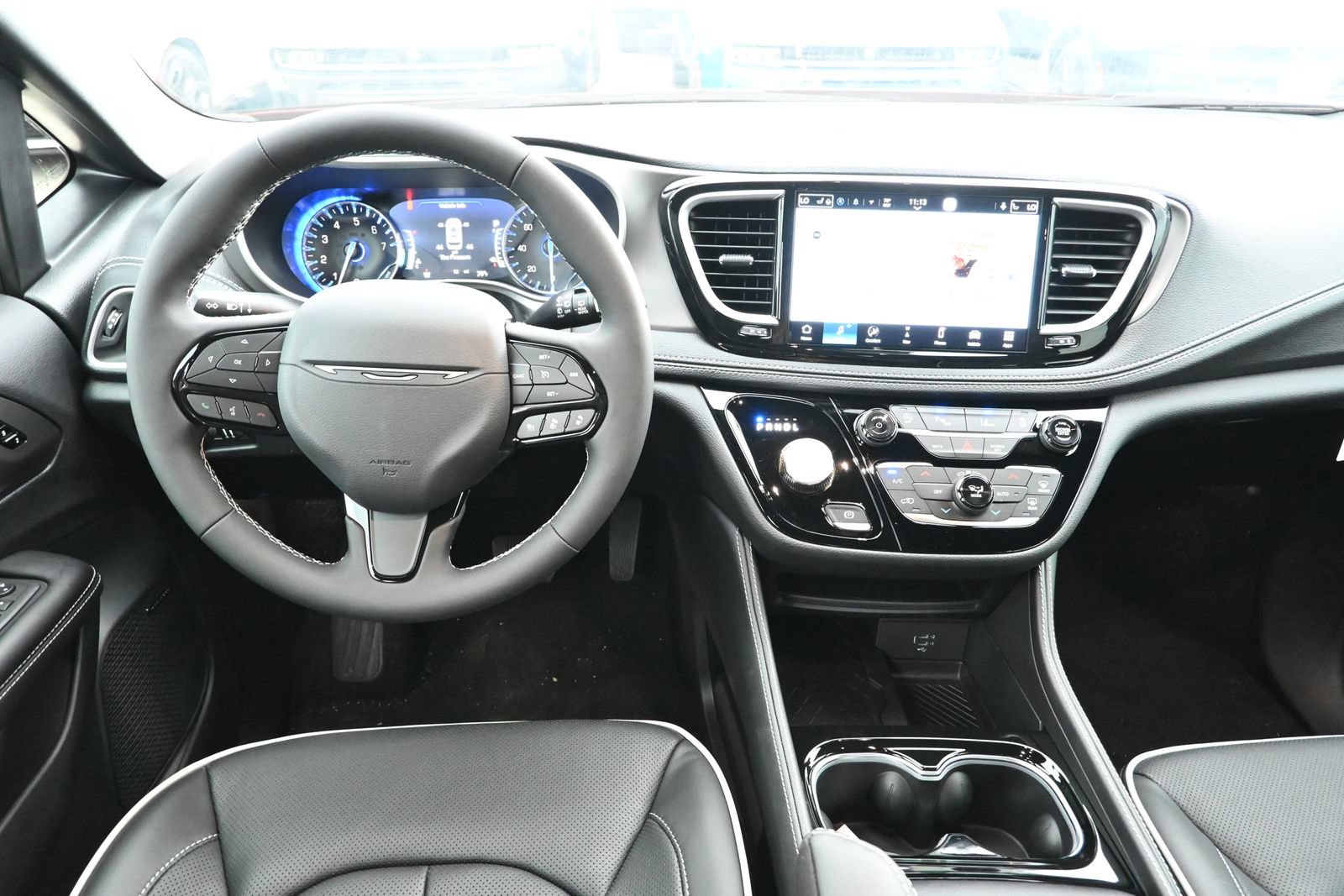 New 2027 Chrysler Pacifica Limited AWD/4WD image 25