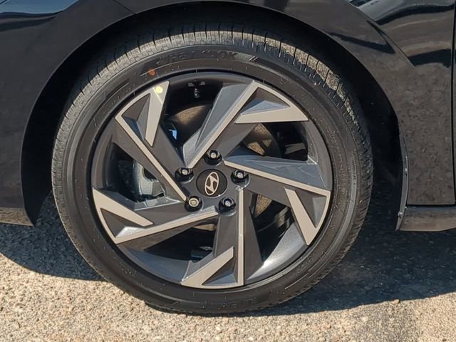 New 2025 Hyundai Elantra SEL FWD image 11