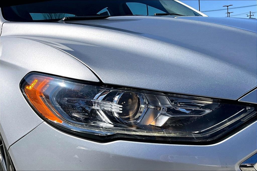 Used 2017 Ford Fusion SE w/ Equipment Group 201A image 30