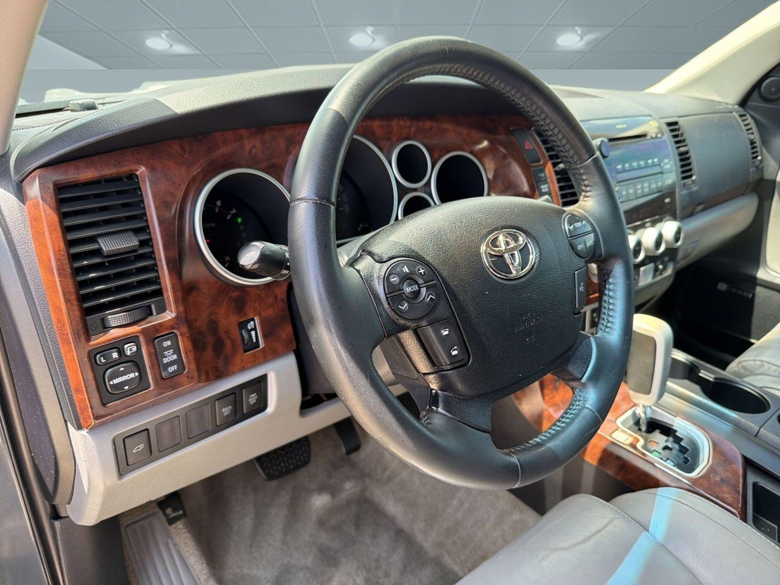 Used 2008 Toyota Sequoia Limited RWD image 4