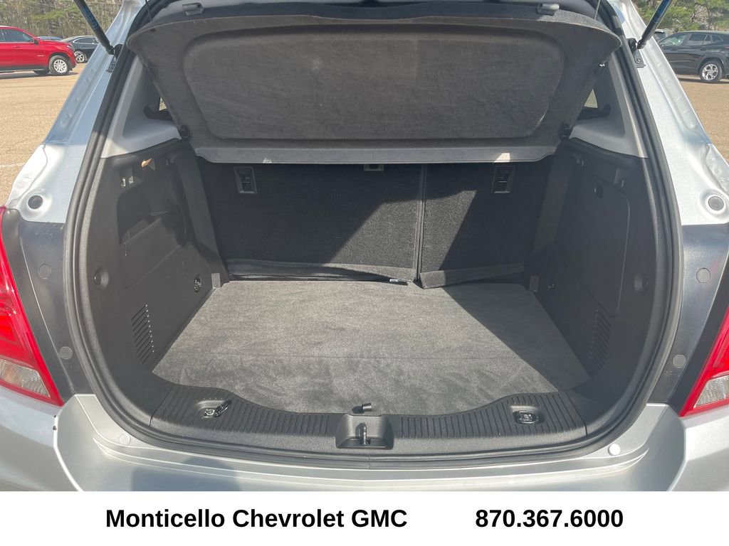Used 2020 Chevrolet Trax LT FWD image 25