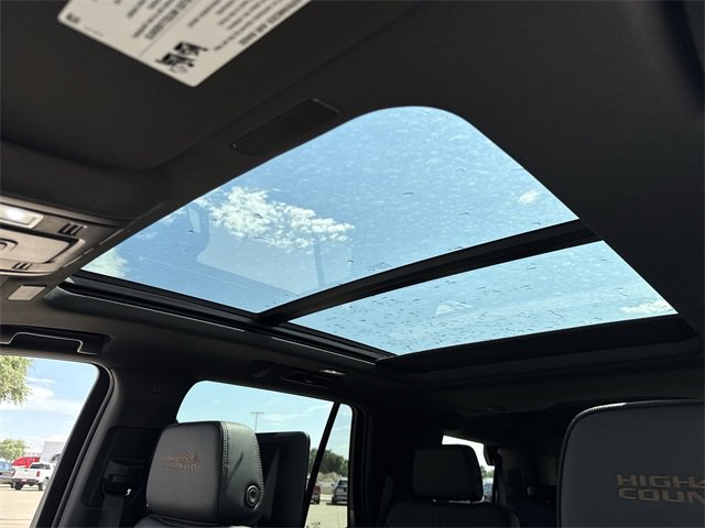New 2025 Chevrolet Suburban High Country image 22