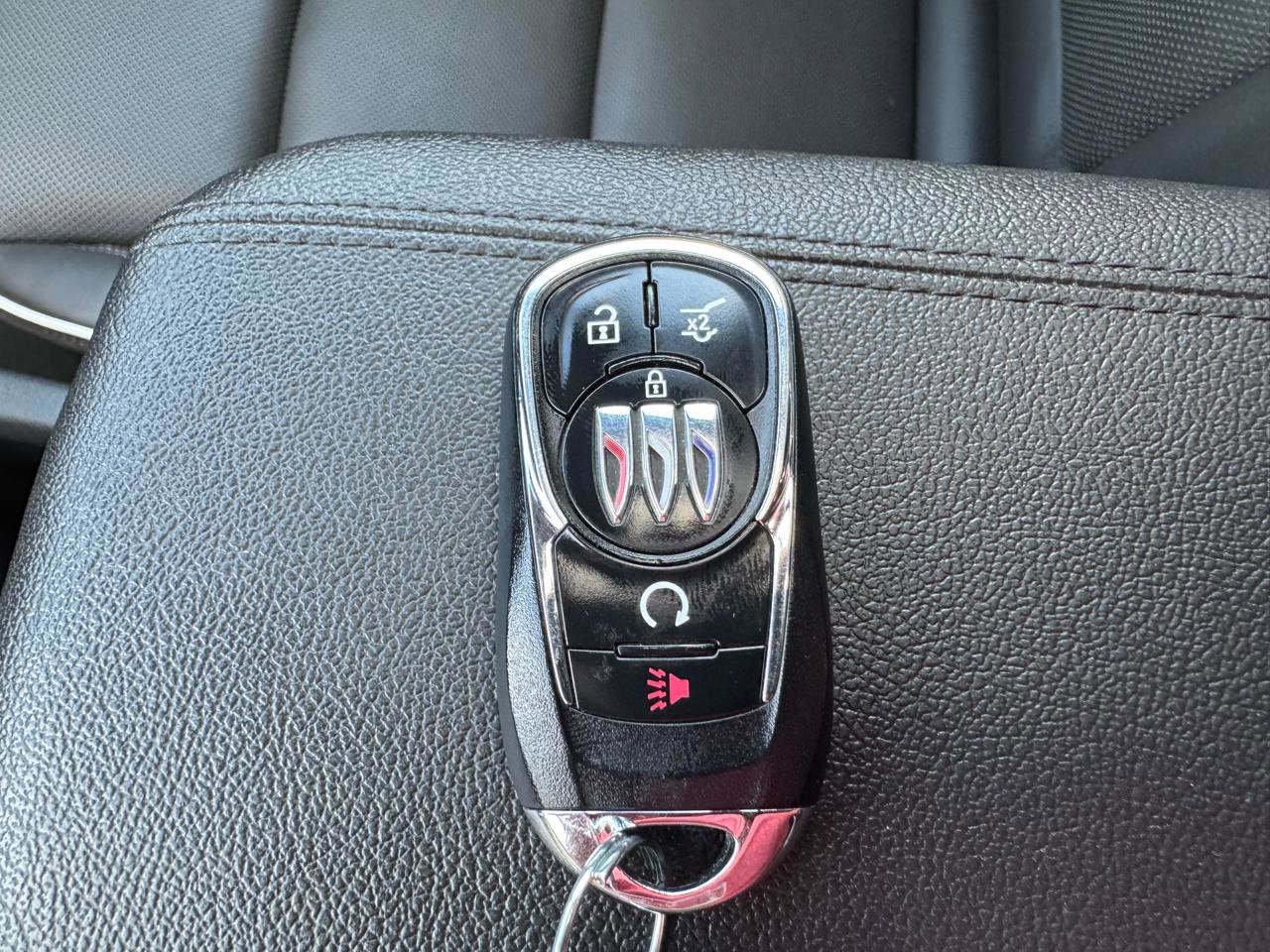 Used 2025 Buick Encore GX Avenir w/ Avenir Technology Package AWD/4WD image 28