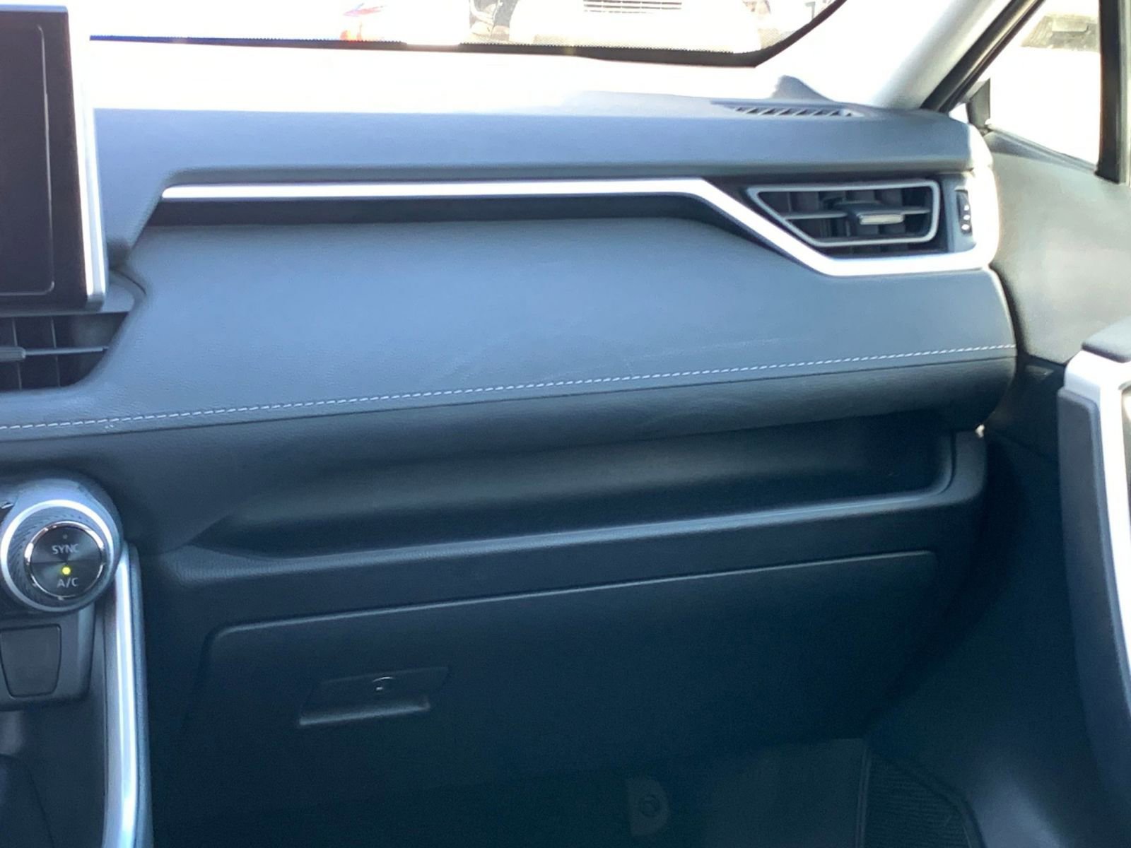 Used 2025 Toyota RAV4 LE image 34