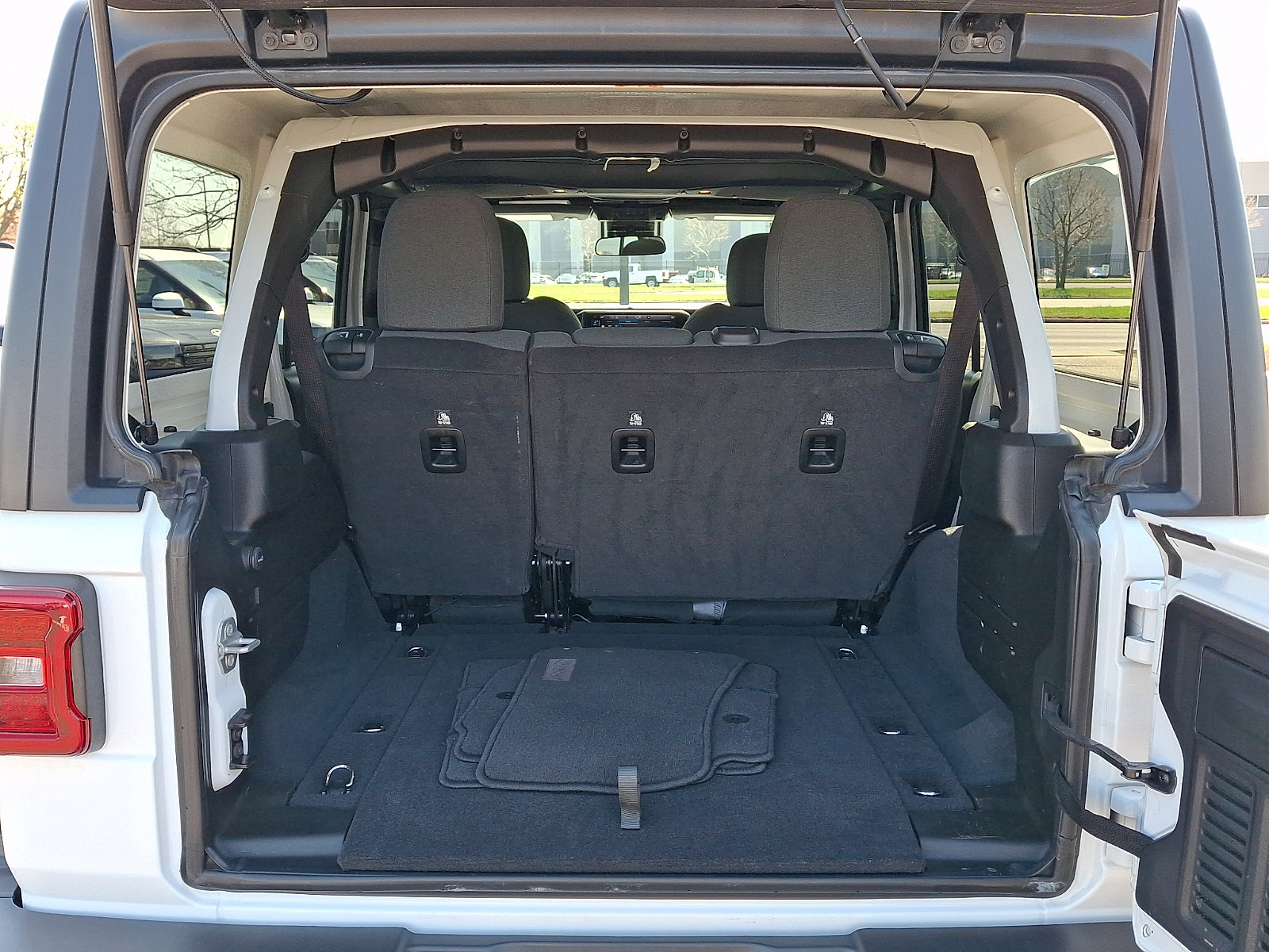 Used 2025 Jeep Wrangler Unlimited Rubicon image 28