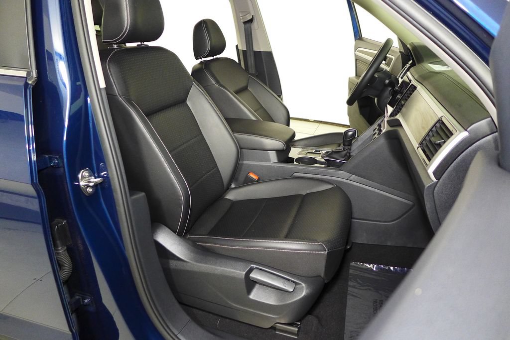 Certified 2023 Volkswagen Atlas SE w/ Black Wheel Package FWD image 19