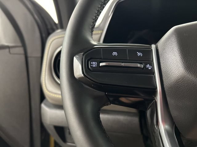 Used 2025 Chevrolet Colorado ZR2 w/ Technology Package AWD/4WD image 9
