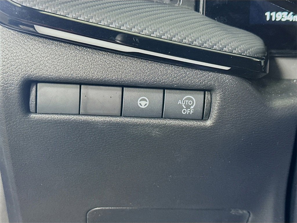 Used 2025 Nissan Kicks SR w/ Illumination Package image 21