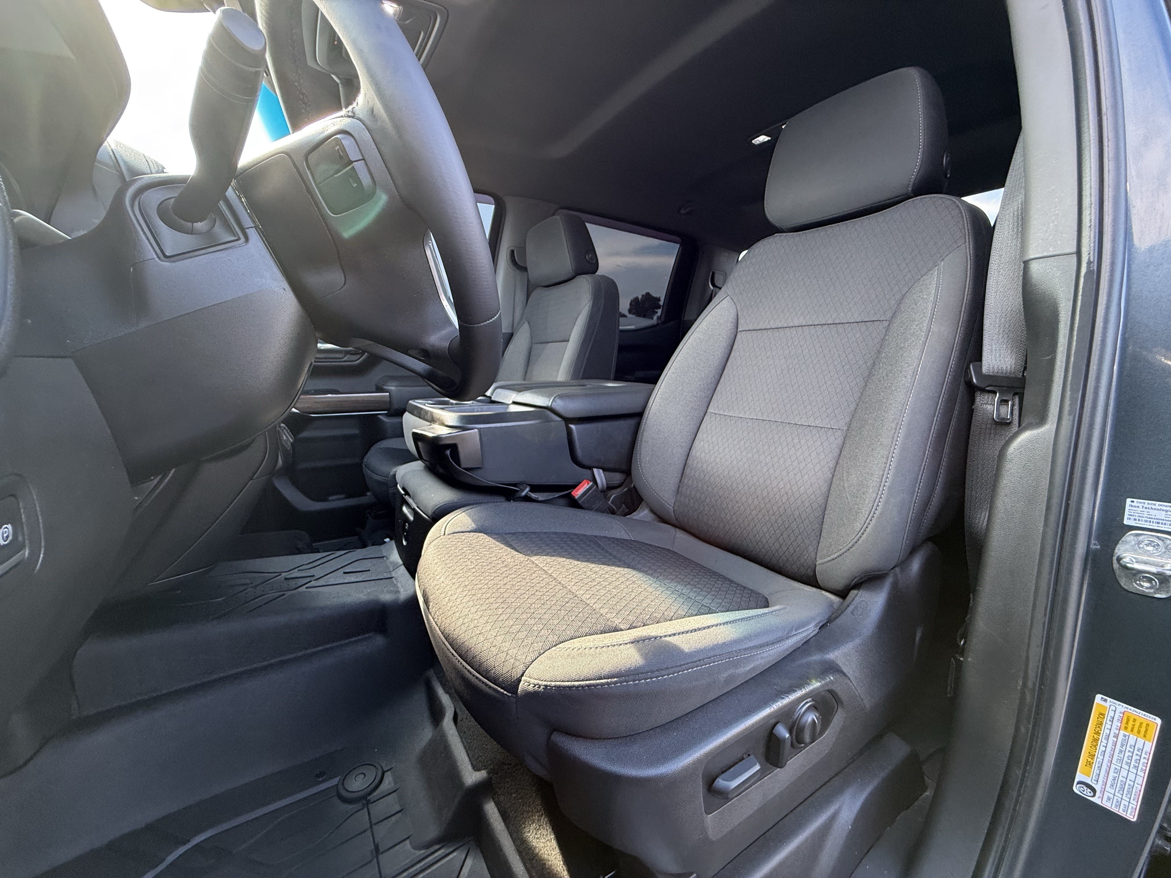 Used 2022 Chevrolet Silverado 1500 LT AWD/4WD image 16