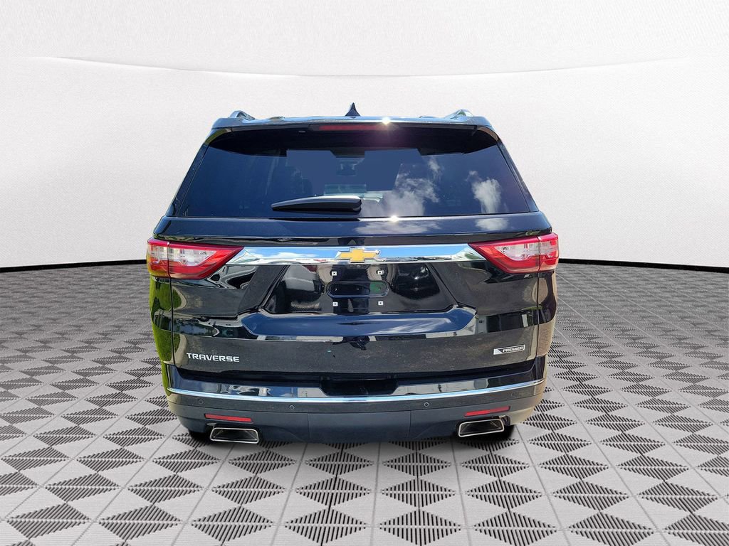 Used 2018 Chevrolet Traverse Premier w/ Driver Confidence II Package FWD image 5