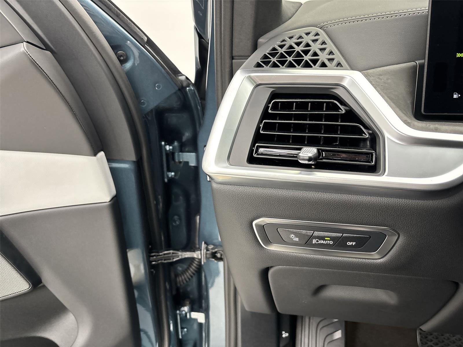 New 2026 BMW X7 xDrive40i AWD/4WD image 31