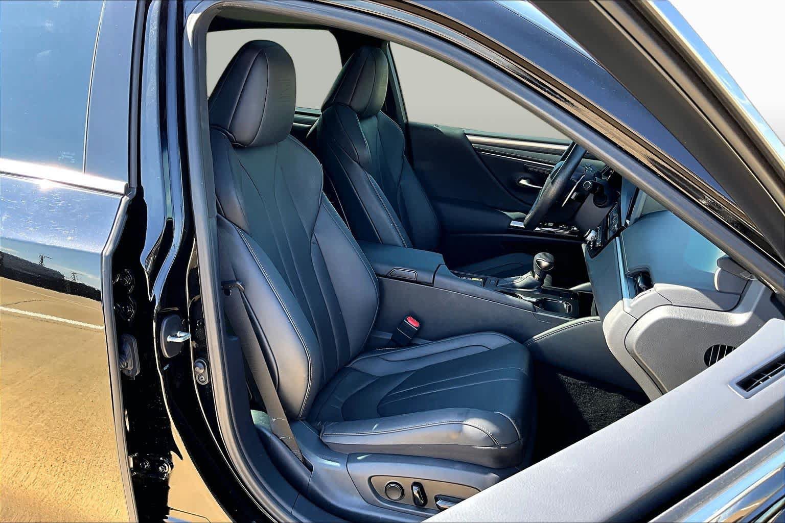 Used 2024 Lexus ES 350 F Sport w/ Accessory Package (Z2) FWD image 9
