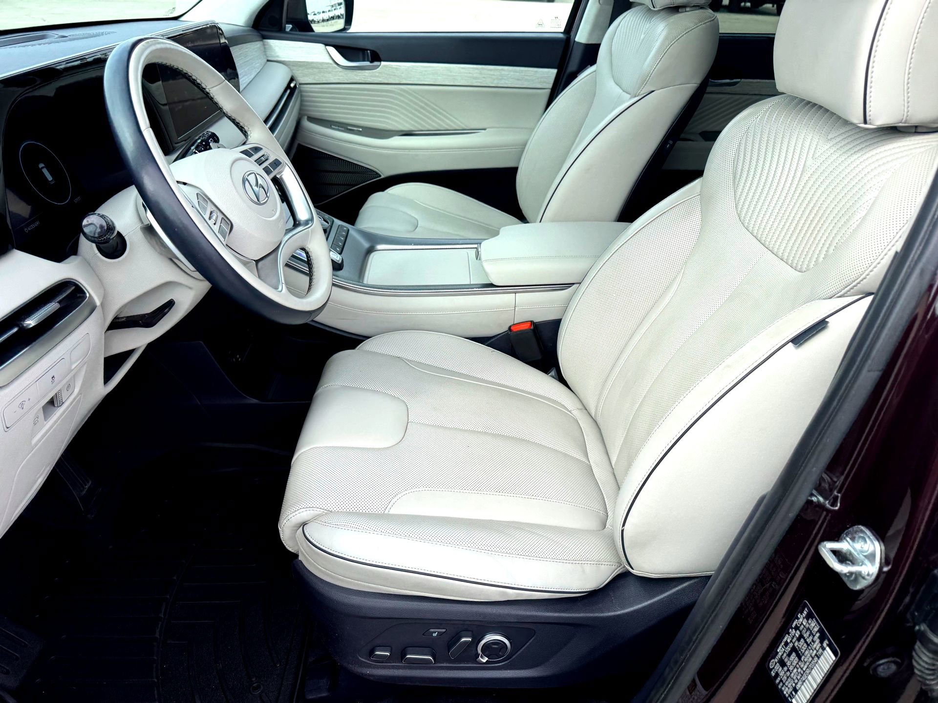 Used 2024 Hyundai Palisade Calligraphy image 12