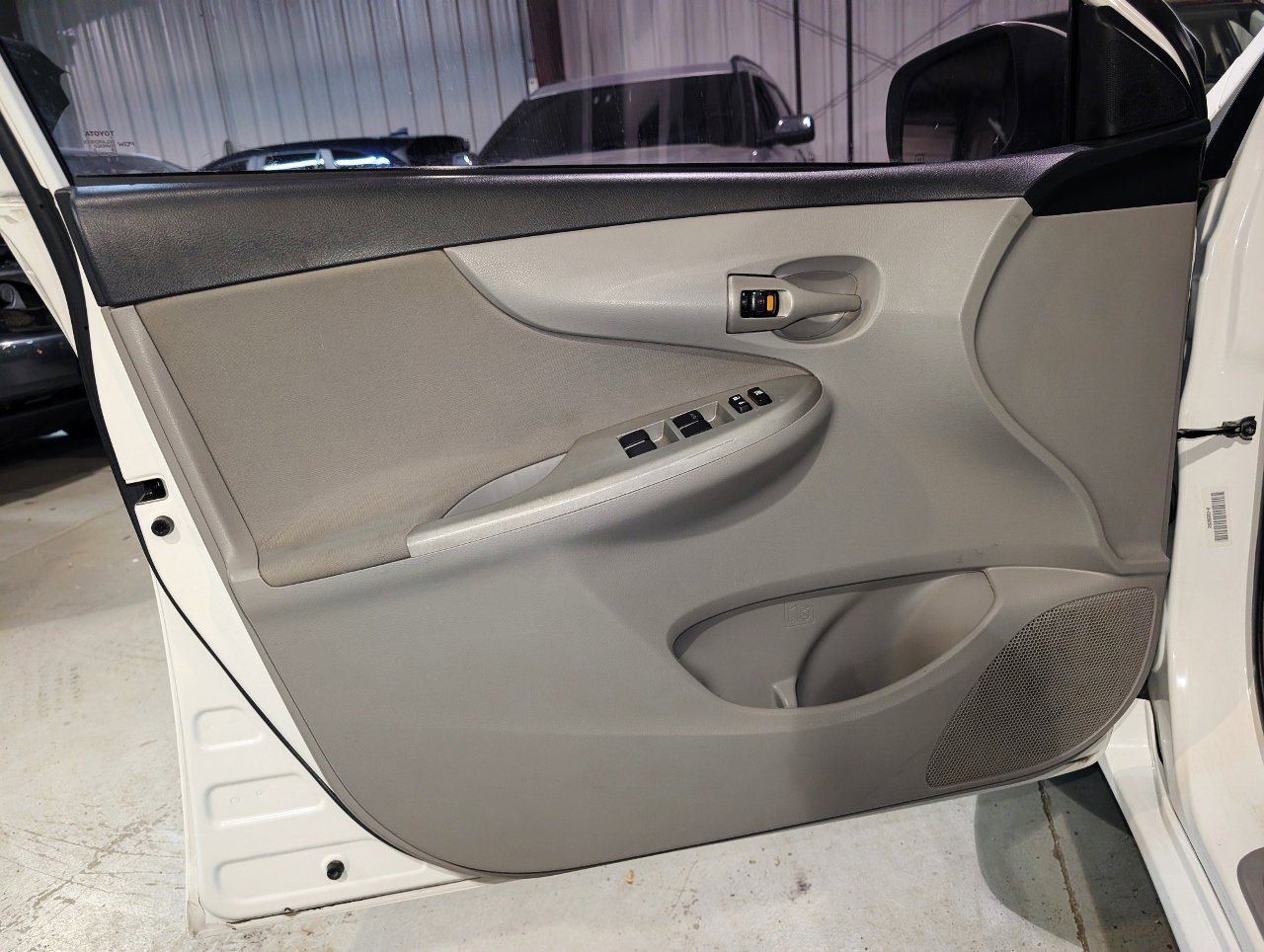 Used 2012 Toyota Corolla LE image 11