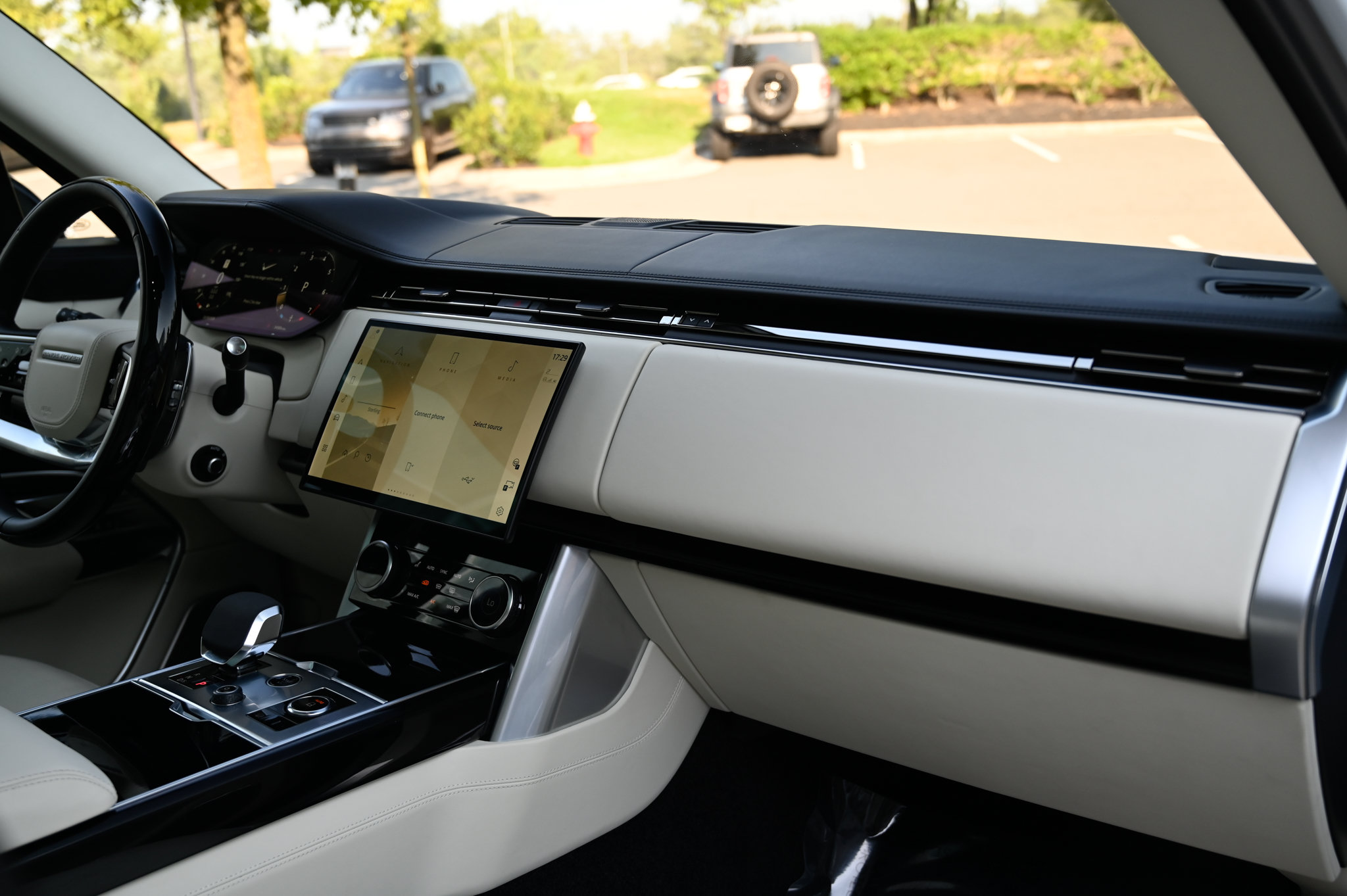 Used 2023 Land Rover Range Rover Long Wheelbase Autobiography AWD/4WD image 59