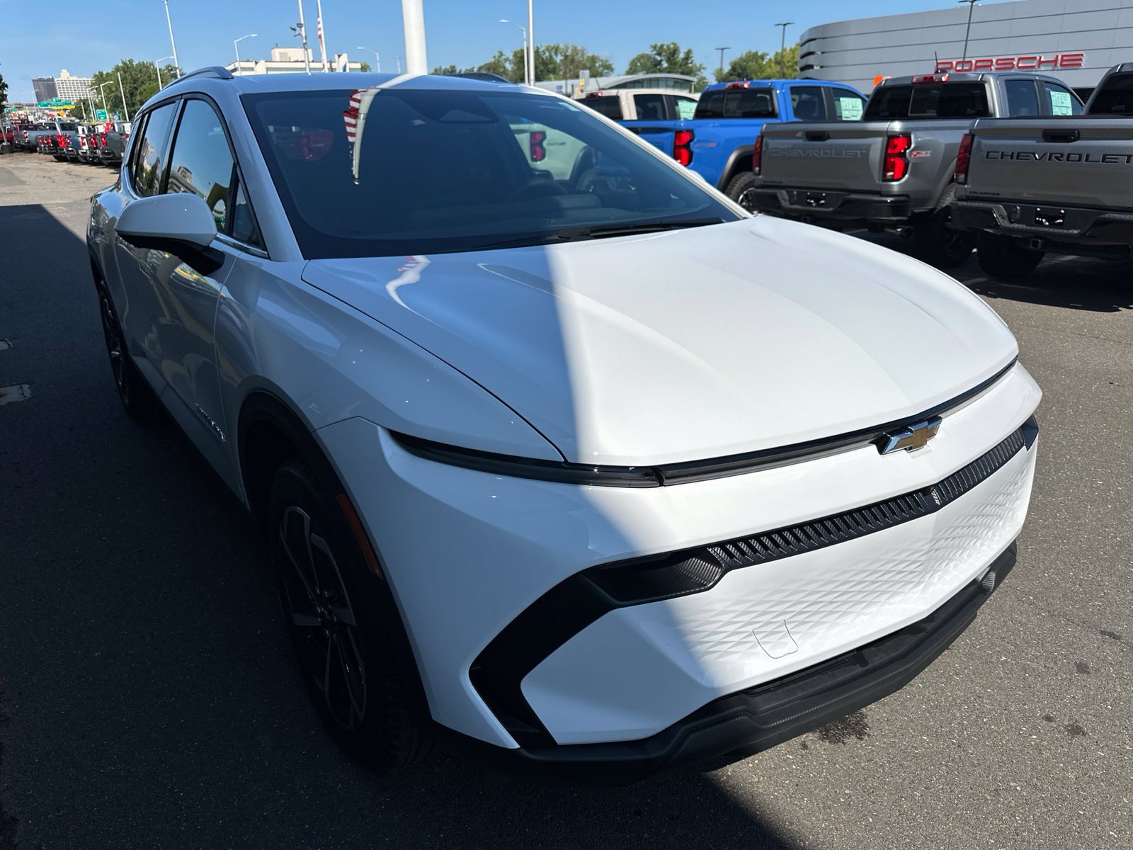 New 2026 Chevrolet Equinox EV LT FWD image 3