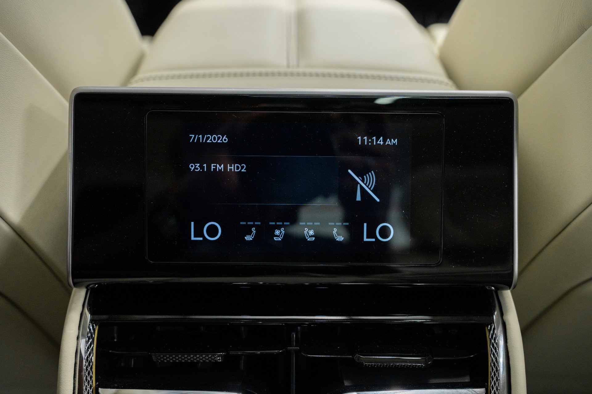 Used 2024 Bentley Flying Spur V8 AWD/4WD image 33