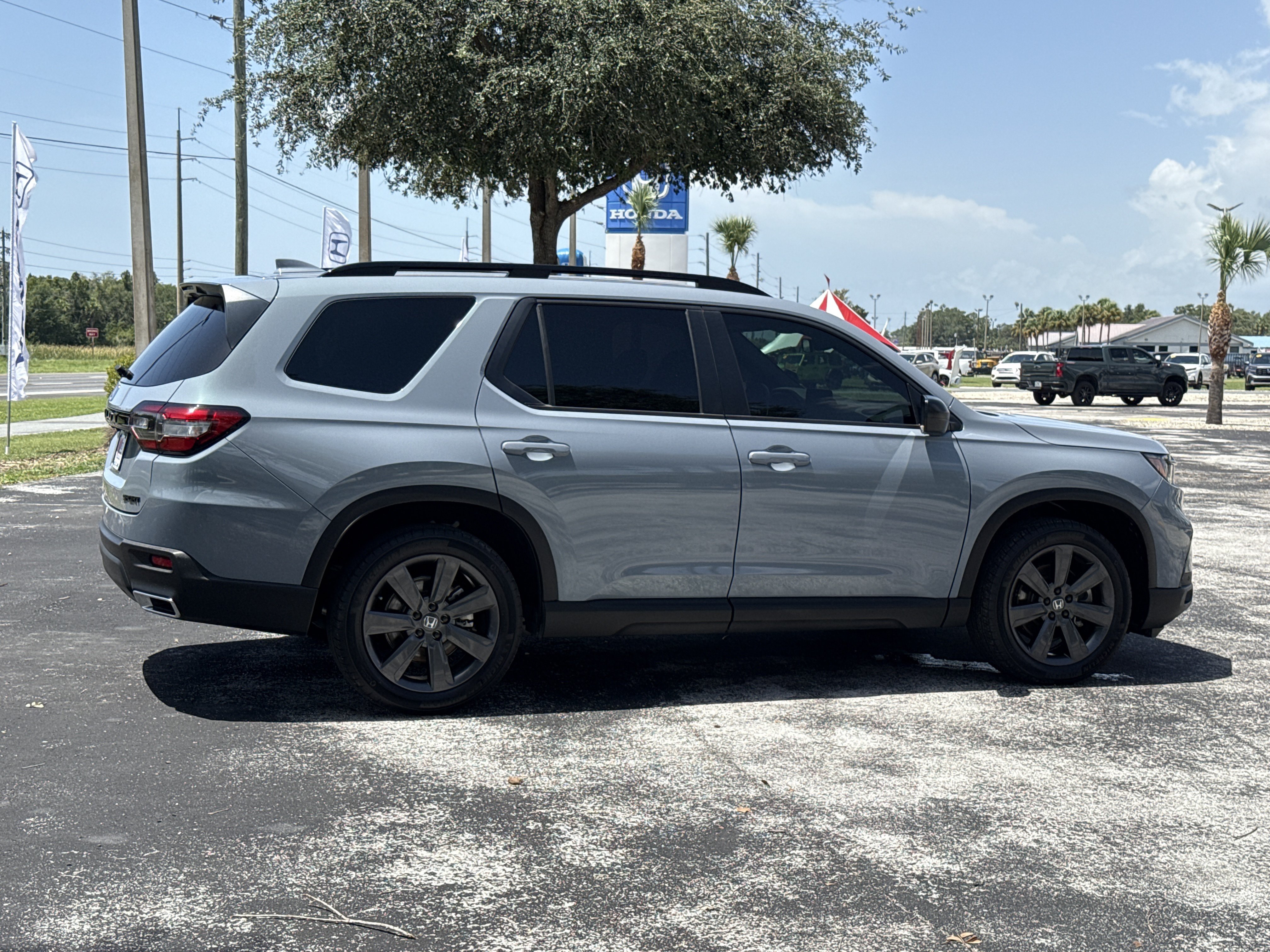 Certified 2025 Honda Pilot Sport image 6