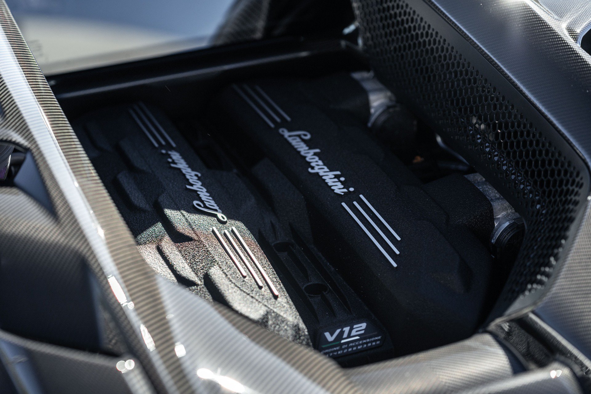 Used 2025 Lamborghini Revuelto AWD/4WD image 19