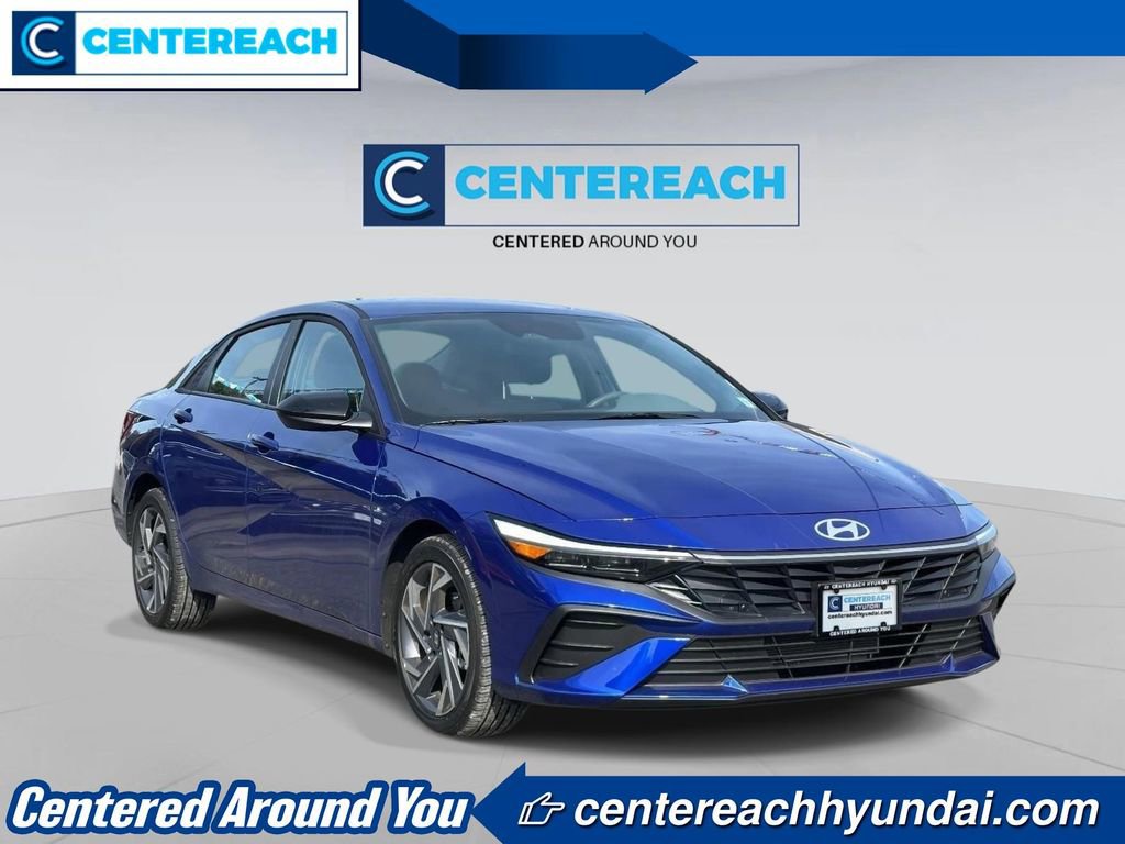 Used 2025 Hyundai Elantra Sport FWD image 2