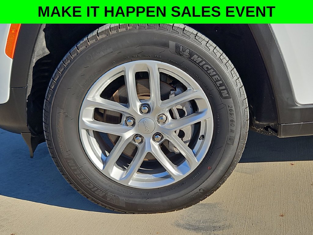 Used 2025 Jeep Grand Cherokee Laredo X RWD image 32