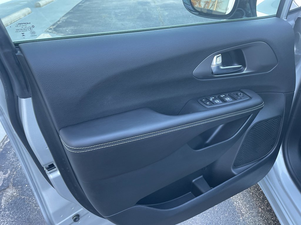 New 2026 Chrysler Voyager LX FWD image 7