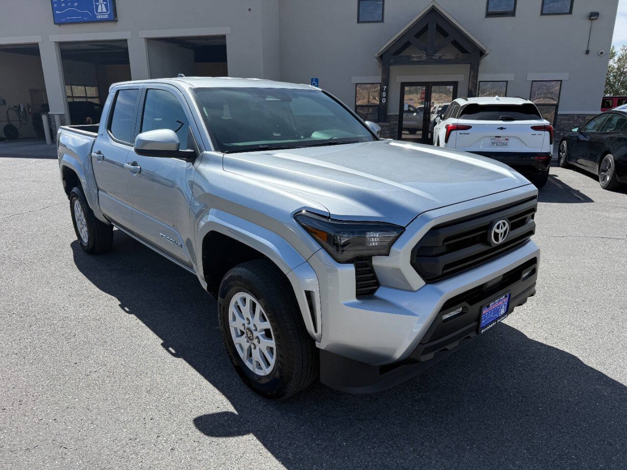 Used 2025 Toyota Tacoma SR5 AWD/4WD image 1